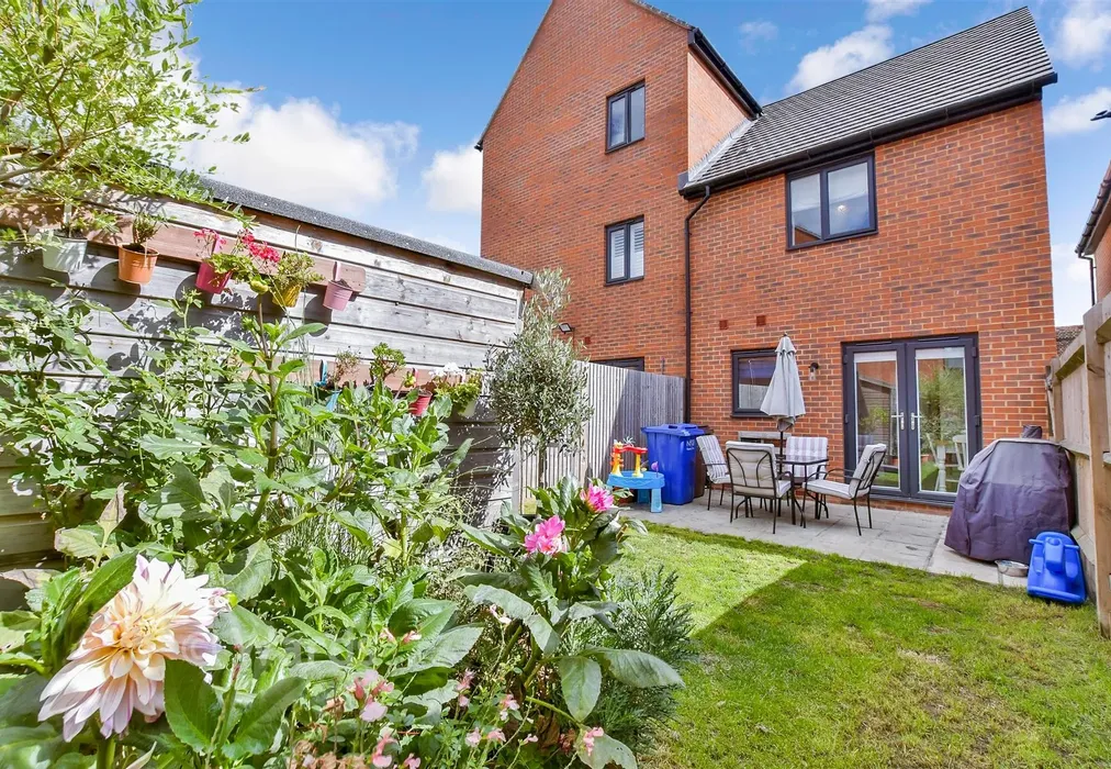 Rear Garden - Feaver Drive, Faversham, Kent - Wards of Kent