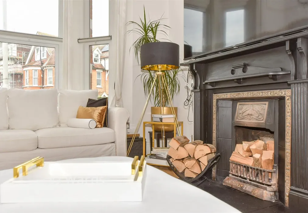 Internal Lifestyle Photograph - Radnor Park Road, Folkestone, Kent - Wards of Kent