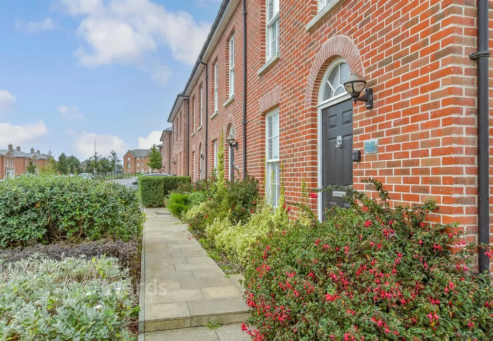 External Lifestyle Photograph - Merlin Avenue, Whitfield, Dover, Kent - Wards of Kent
