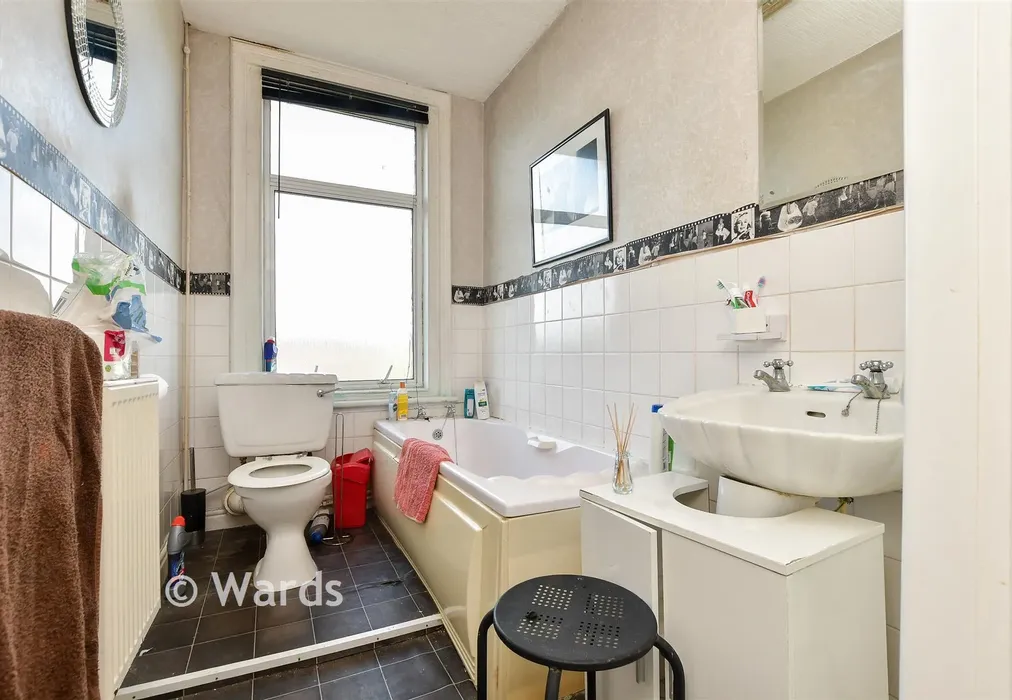 Bathroom - Upper Dane Road, Margate, Kent - Wards of Kent