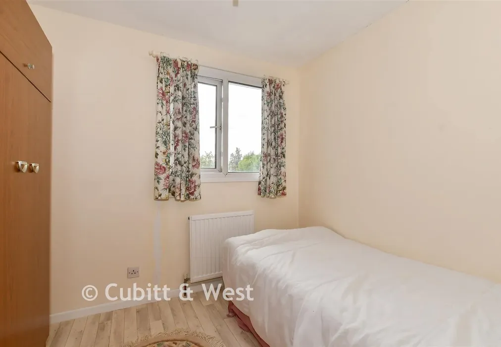 Bedroom 3 - Berstead Walk, Bewbush, Crawley, West Sussex - Wards of Kent