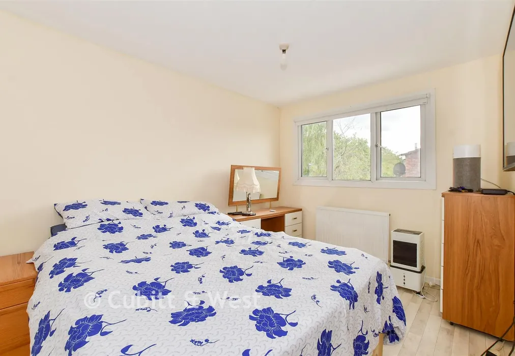 Bedroom 1 - Berstead Walk, Bewbush, Crawley, West Sussex - Wards of Kent