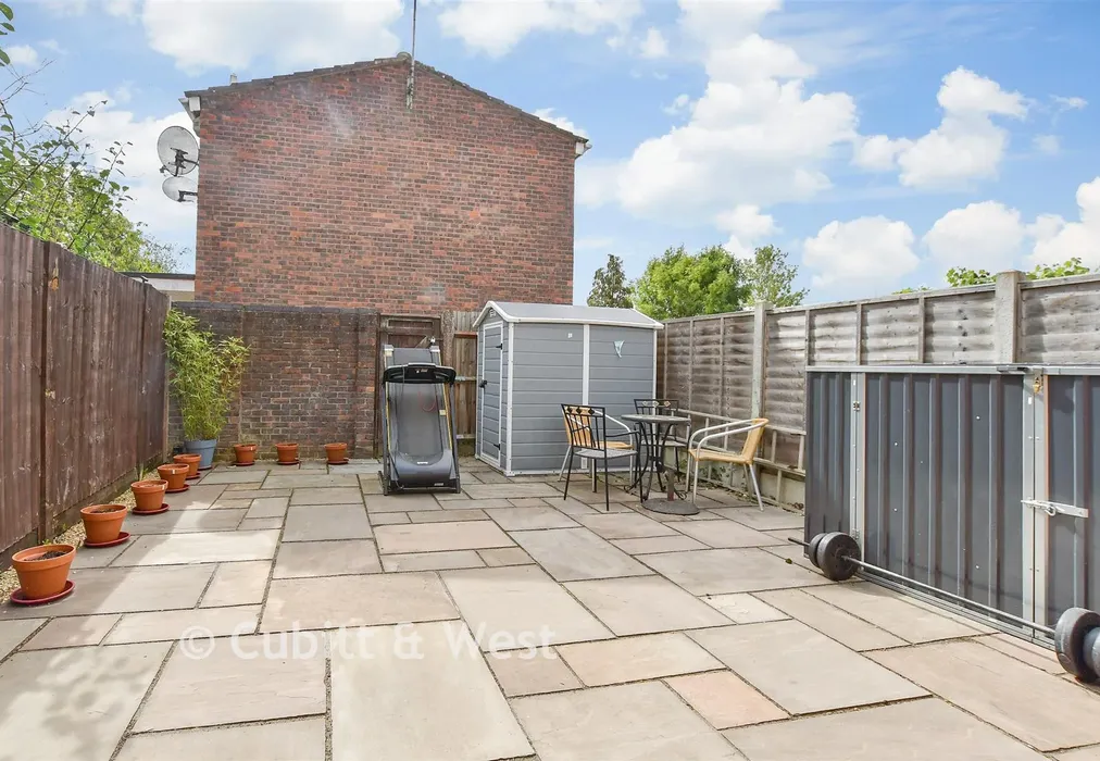 Rear Garden - Berstead Walk, Bewbush, Crawley, West Sussex - Wards of Kent
