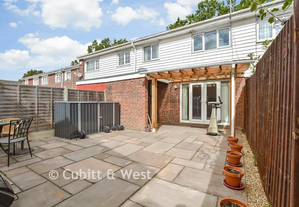 Rear Garden - Berstead Walk, Bewbush, Crawley, West Sussex - Wards of Kent