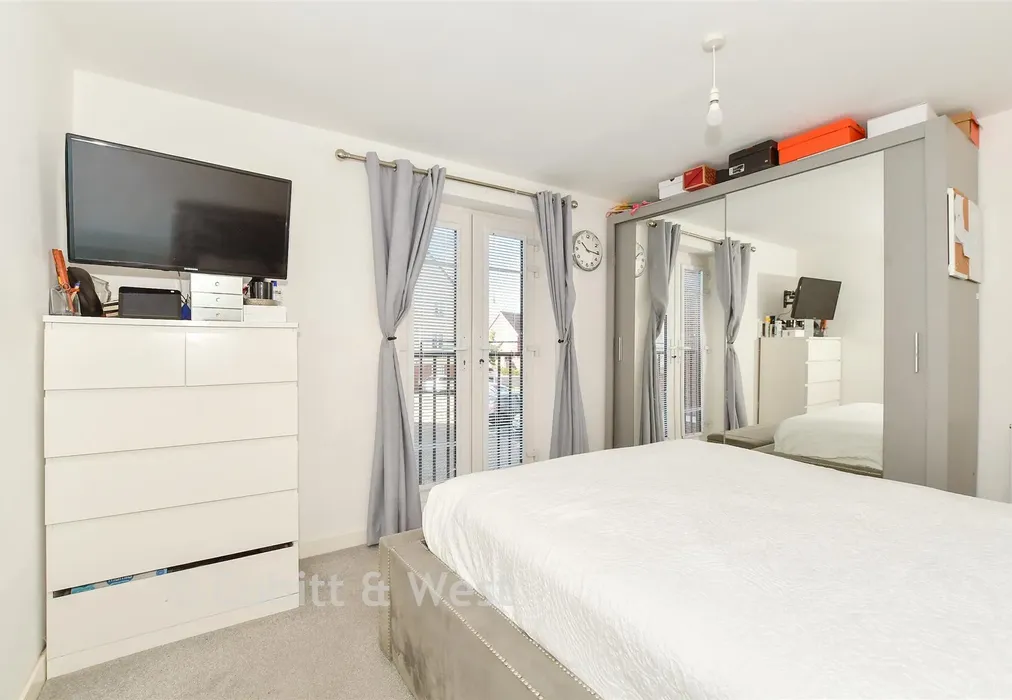 Bedroom 1 - Eames Way, Crawley, West Sussex - Wards of Kent