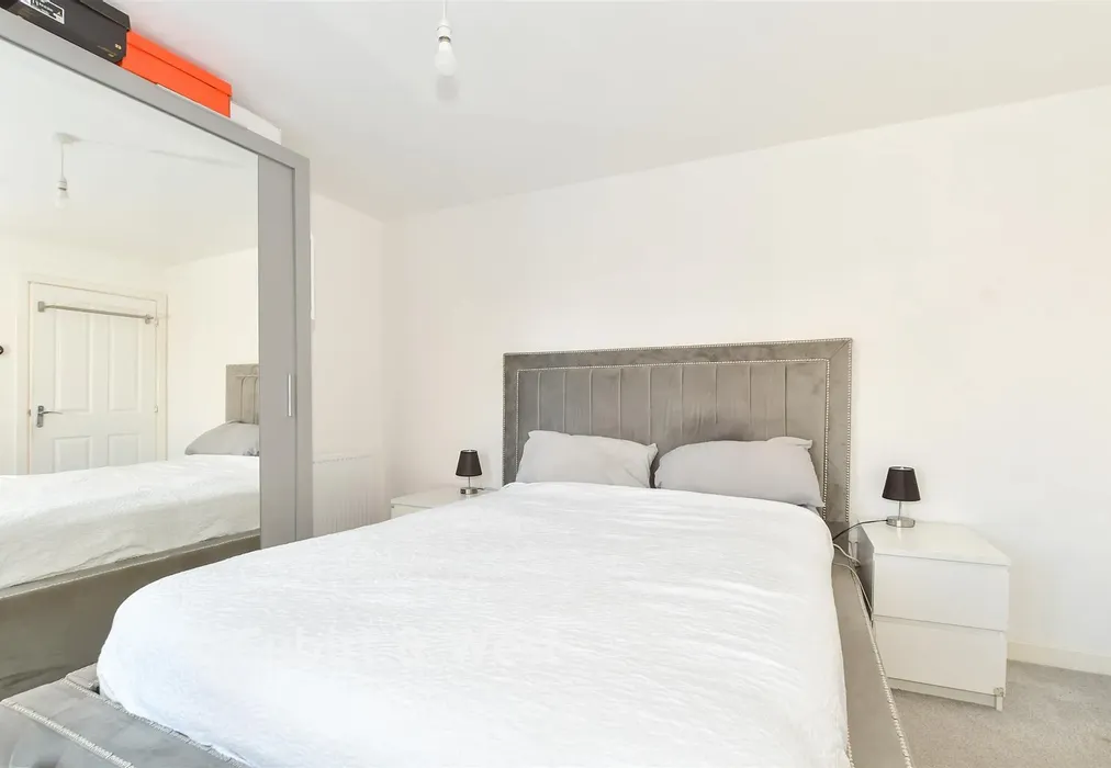 Bedroom 1 - Eames Way, Crawley, West Sussex - Wards of Kent