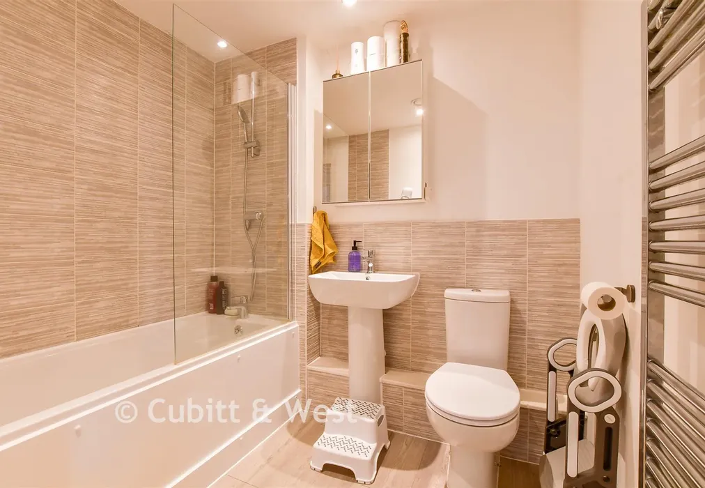 Bathroom - Eames Way, Crawley, West Sussex - Wards of Kent