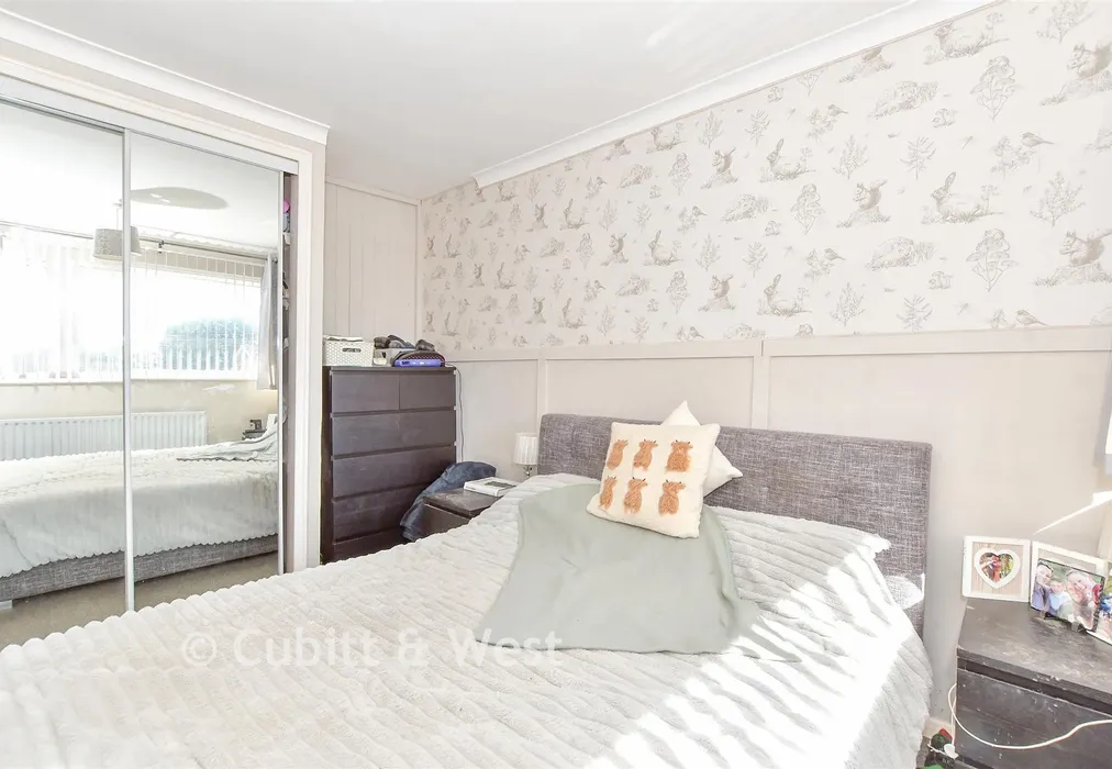 Bedroom 1 - Burchett Walk, Bognor Regis, West Sussex - Wards of Kent
