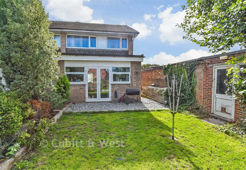Rear Garden - Burchett Walk, Bognor Regis, West Sussex - Wards of Kent