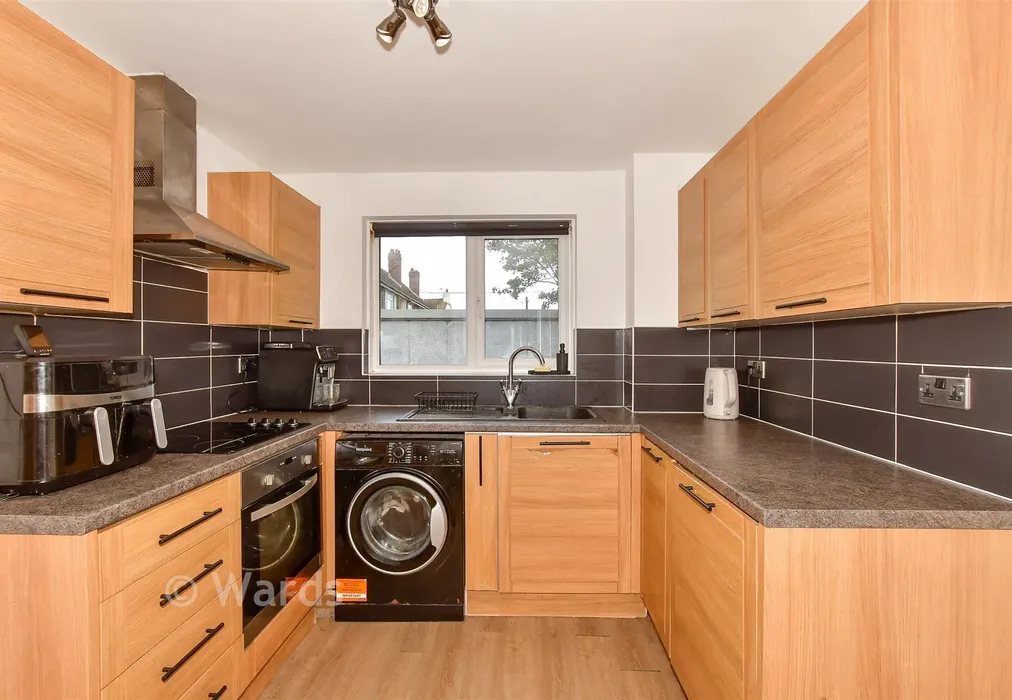 Kitchen - Barn Close, Hoath, Canterbury, Kent - Wards of Kent