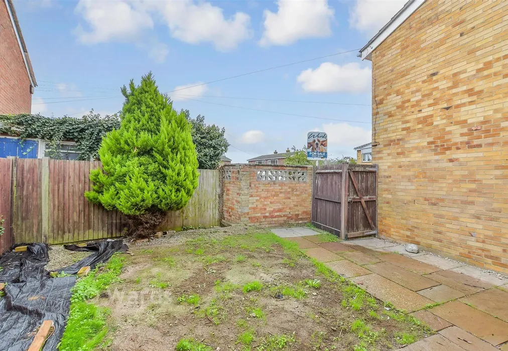 Side Garden - Barn Close, Hoath, Canterbury, Kent - Wards of Kent