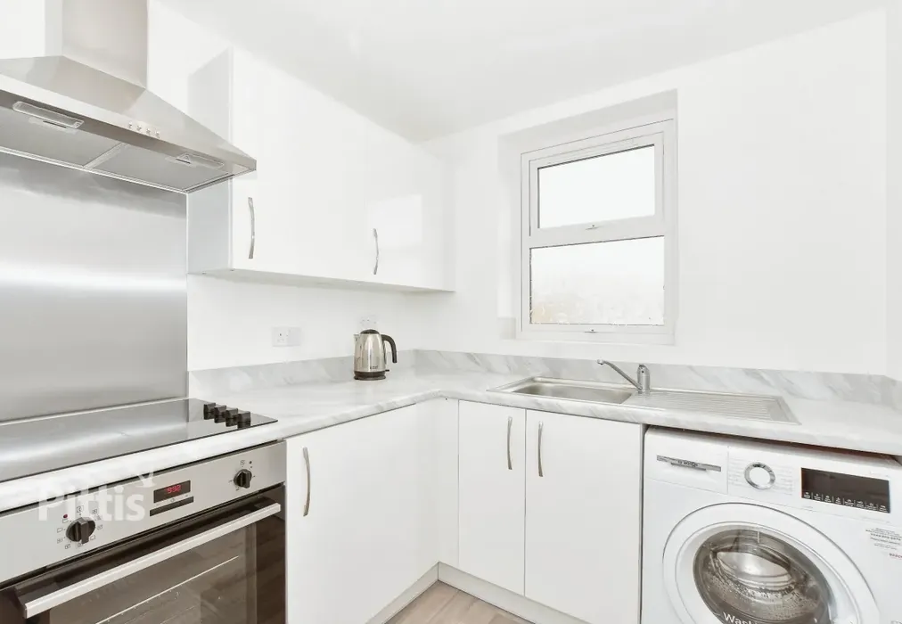  - Godric Road Newport PO30 - Wards of Kent