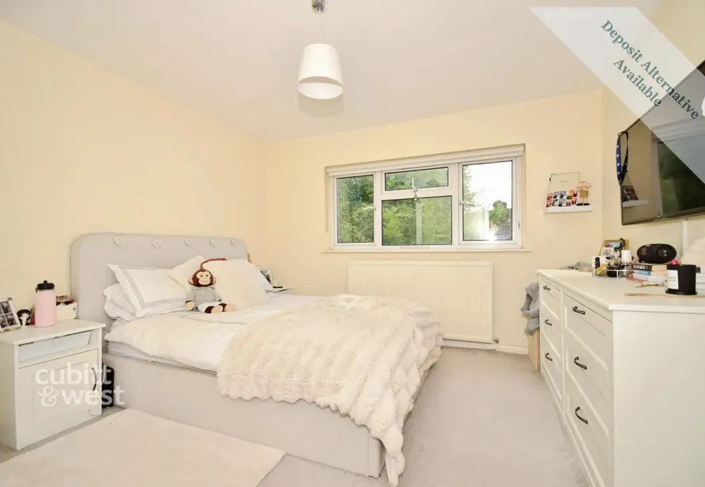Bedroom - Brookhill Road, Copthorne, RH10 - Wards of Kent