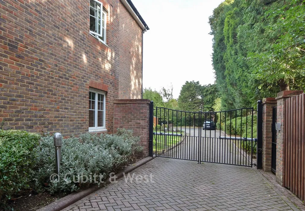 External Feature - London Road, East Grinstead, West Sussex - Wards of Kent