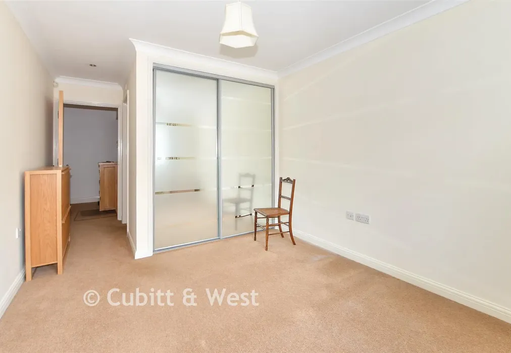 Bedroom 1 - London Road, East Grinstead, West Sussex - Wards of Kent