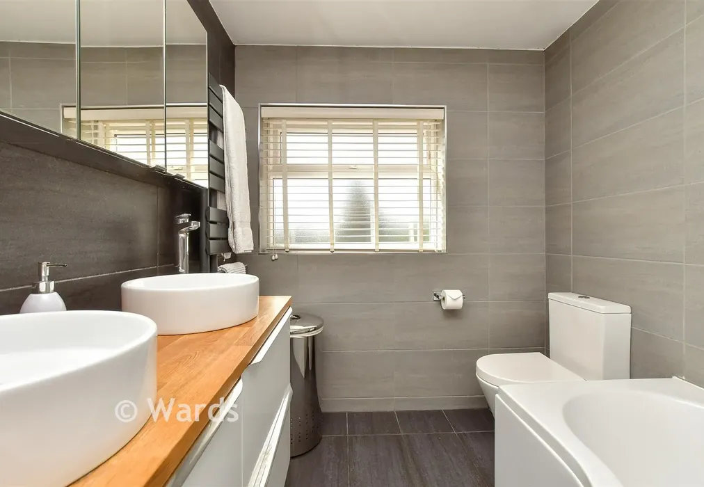 Bathroom - Brenchley Road, Sittingbourne, Kent - Wards of Kent