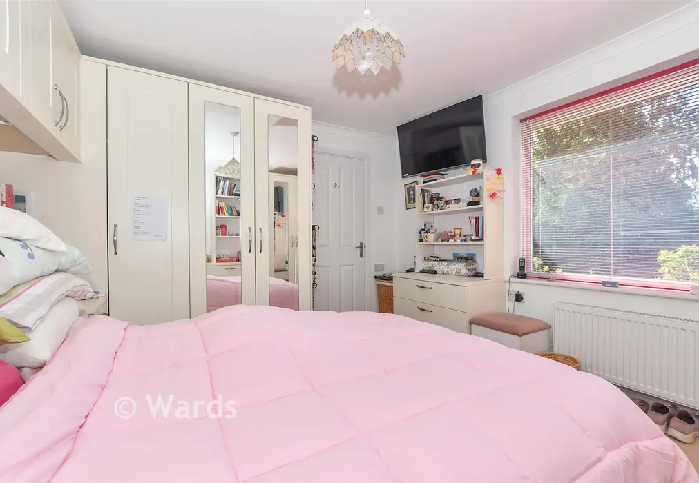 Bedroom 1 - Limes Close, Tenterden, Kent - Wards of Kent