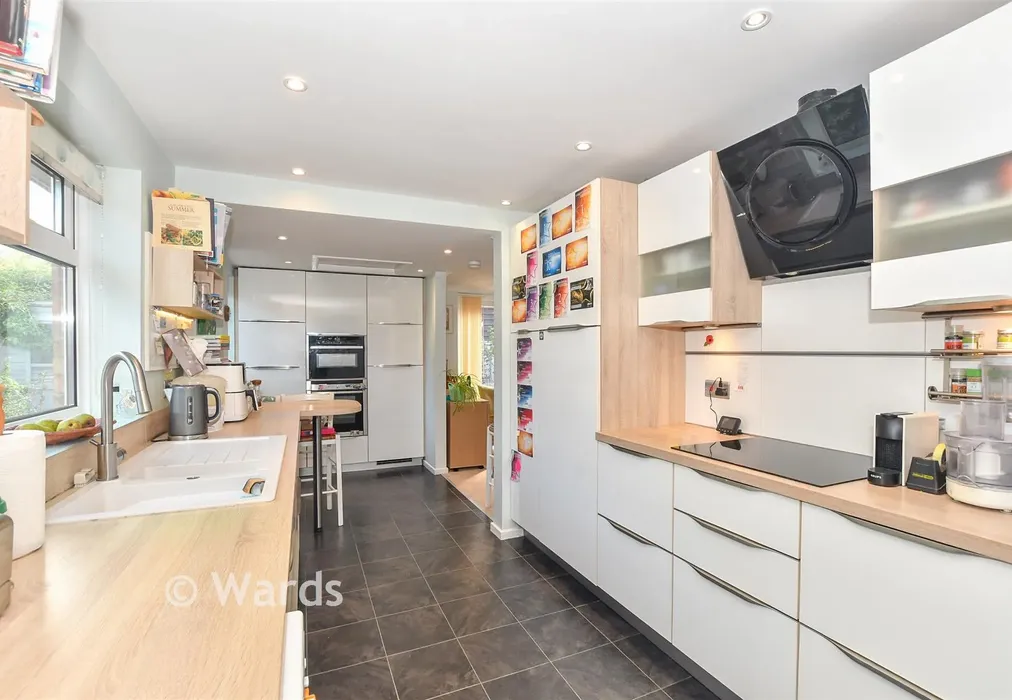 Kitchen - Limes Close, Tenterden, Kent - Wards of Kent