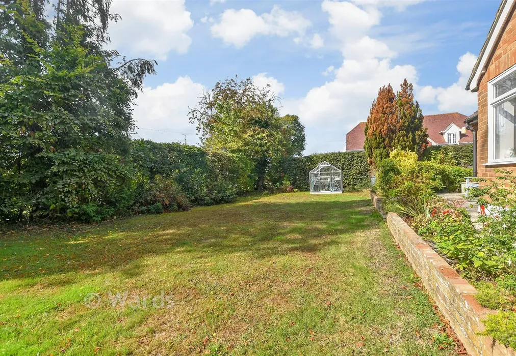 Front Garden - Limes Close, Tenterden, Kent - Wards of Kent