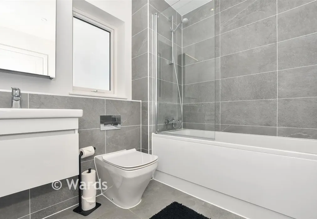 Bathroom - Green Mews, Chilmington Green, Kent - Wards of Kent