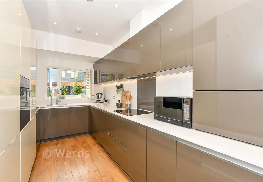 Kitchen - Green Mews, Chilmington Green, Kent - Wards of Kent