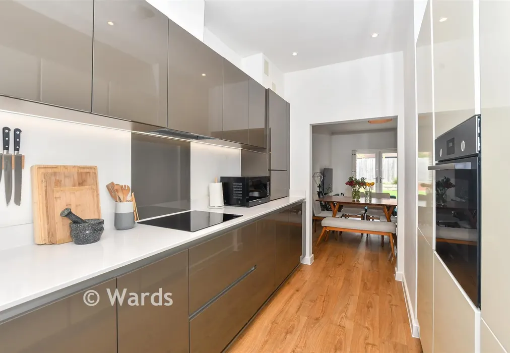 Kitchen - Green Mews, Chilmington Green, Kent - Wards of Kent