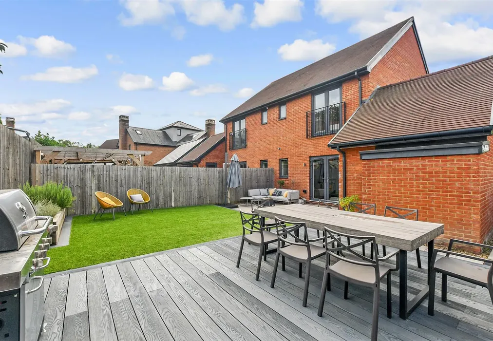 Rear Garden - Green Mews, Chilmington Green, Kent - Wards of Kent