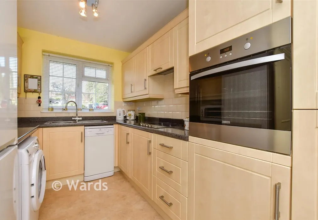 Kitchen - Greenacre Drive, Walmer, Deal, Kent - Wards of Kent