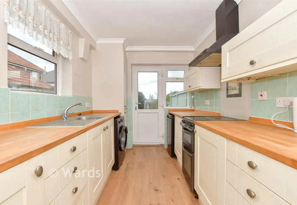 Kitchen - Redsull Avenue, Deal, Kent - Wards of Kent