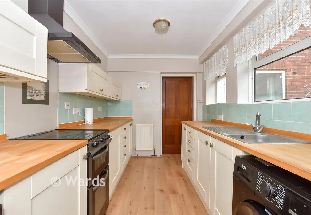 Kitchen - Redsull Avenue, Deal, Kent - Wards of Kent