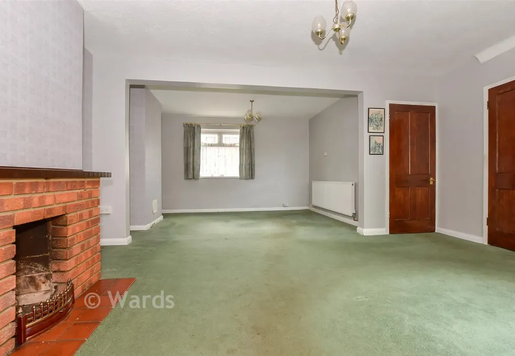 Lounge - Redsull Avenue, Deal, Kent - Wards of Kent