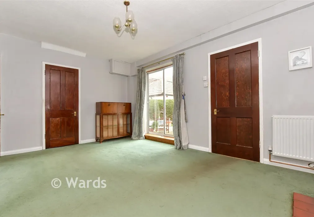 Lounge - Redsull Avenue, Deal, Kent - Wards of Kent