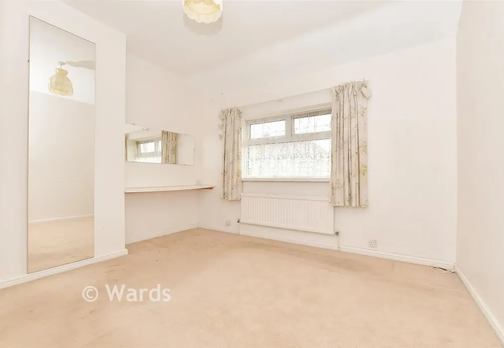 Bedroom 1 - Redsull Avenue, Deal, Kent - Wards of Kent
