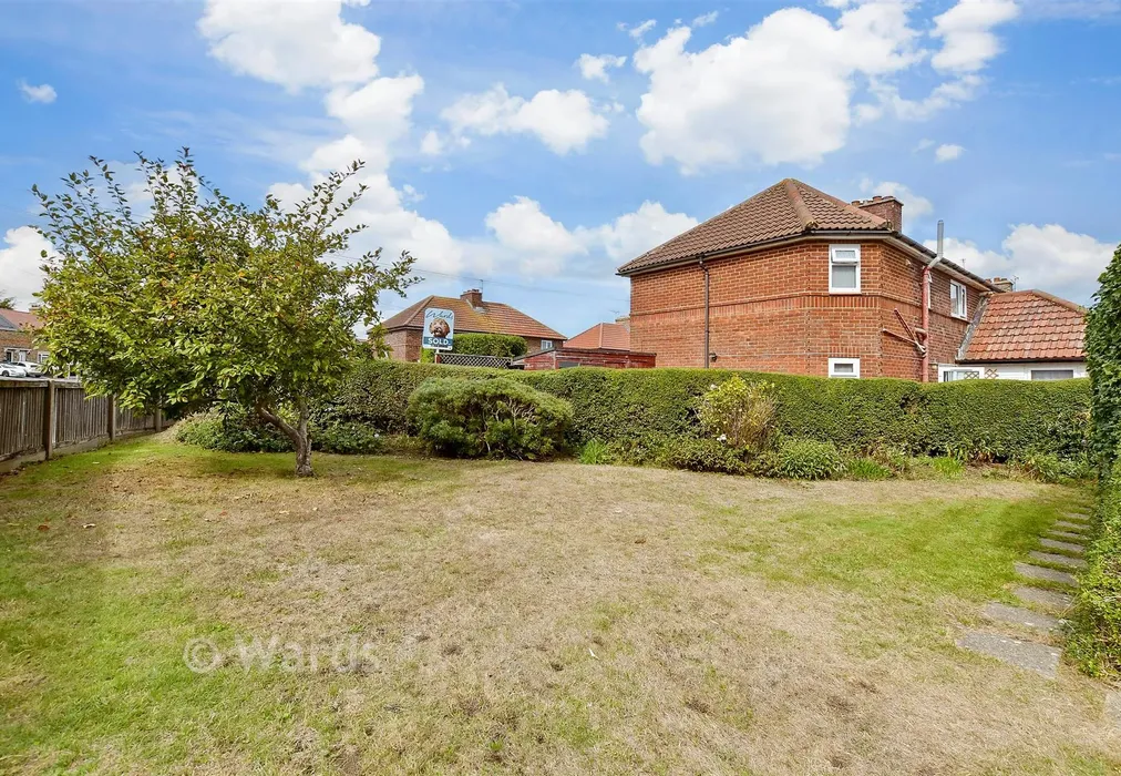 Side Garden - Redsull Avenue, Deal, Kent - Wards of Kent