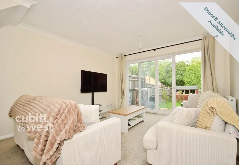 Lounge - Maple Drive, East Grinstead, RH19 - Wards of Kent