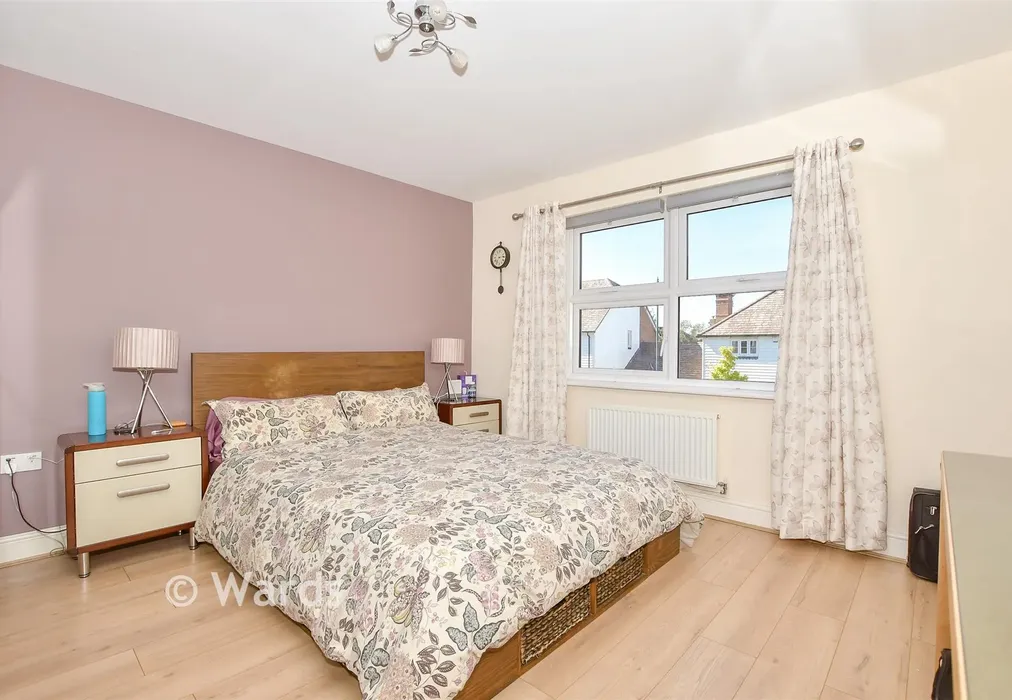Bedroom 1 - Langley Way, West Malling, Kent - Wards of Kent
