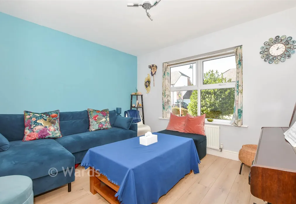 Snug - Langley Way, West Malling, Kent - Wards of Kent