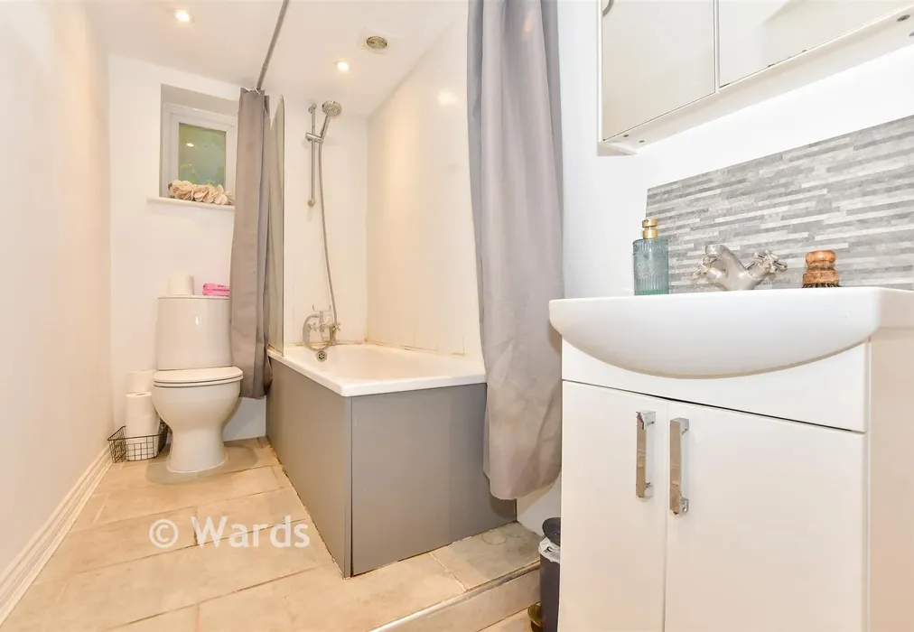 Bathroom - Spring Terrace, Folkestone, Kent - Wards of Kent