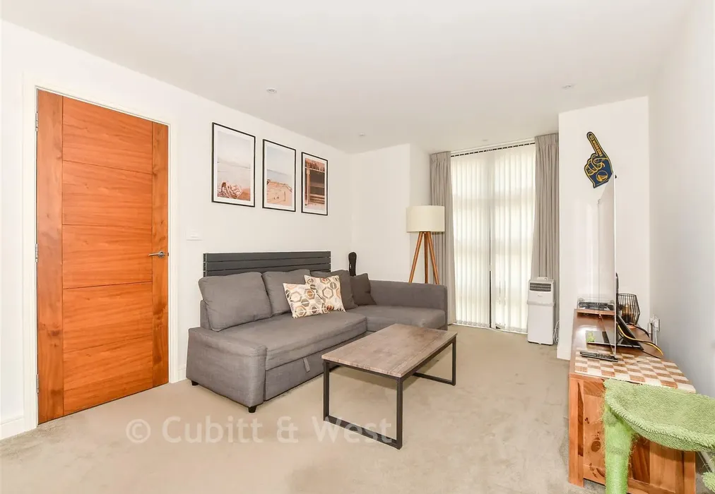 Lounge/Dining Room. - Sunte Avenue, Lindfield, West Sussex - Wards of Kent