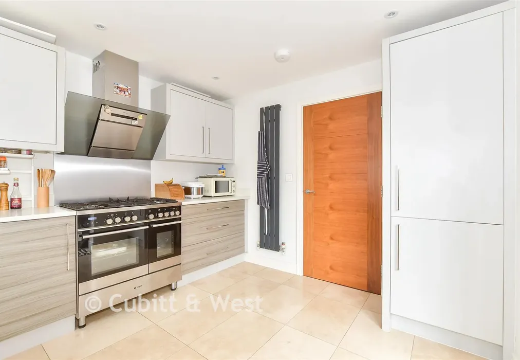 Kitchen - Sunte Avenue, Lindfield, West Sussex - Wards of Kent