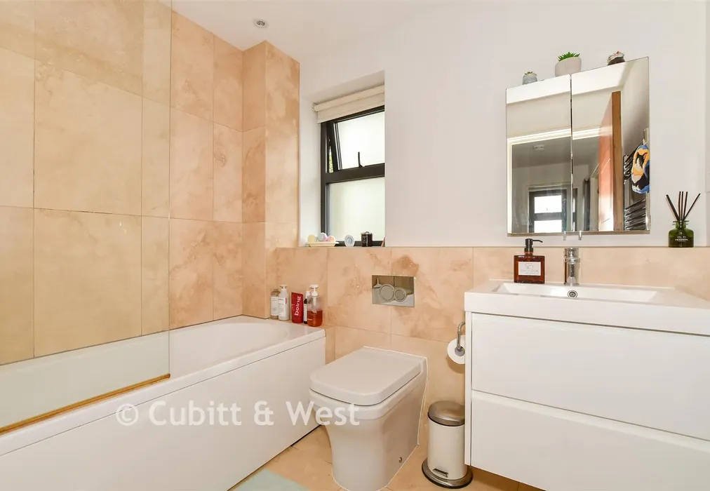 Bathroom - Sunte Avenue, Lindfield, West Sussex - Wards of Kent