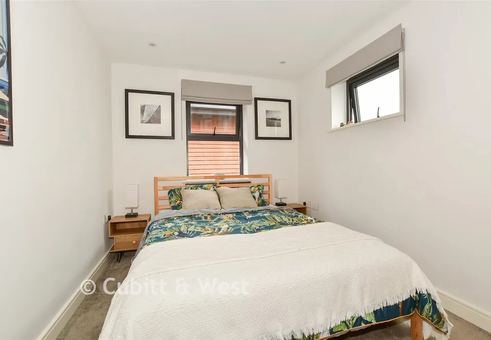 Bedroom 3 - Sunte Avenue, Lindfield, West Sussex - Wards of Kent