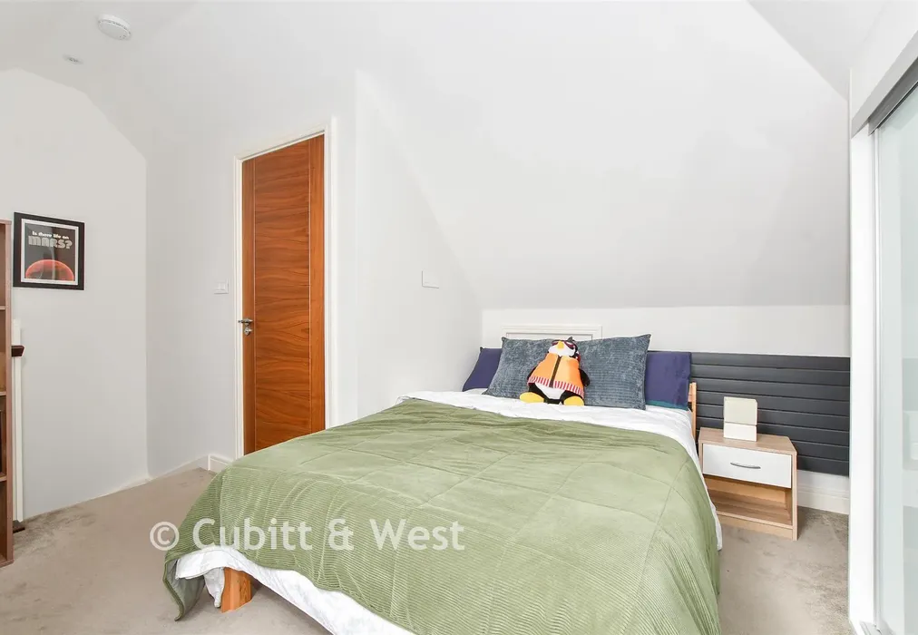 Bedroom 1 - Sunte Avenue, Lindfield, West Sussex - Wards of Kent