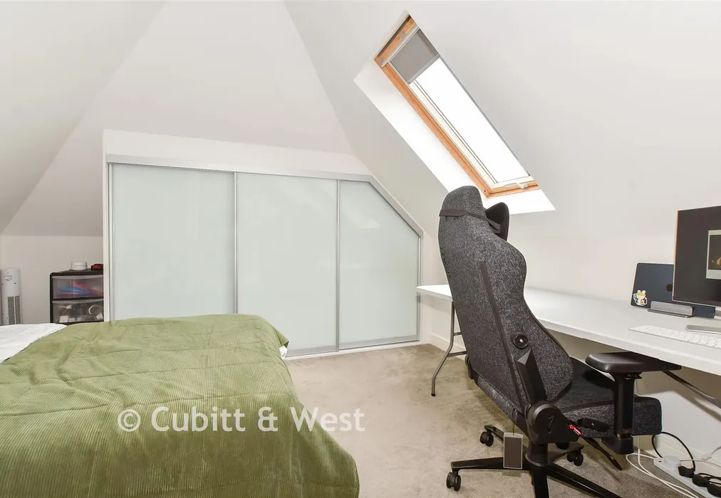 Bedroom 1 - Sunte Avenue, Lindfield, West Sussex - Wards of Kent