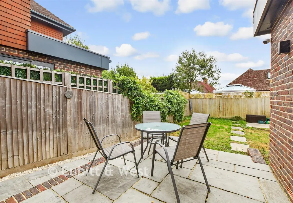 Rear Garden - Sunte Avenue, Lindfield, West Sussex - Wards of Kent