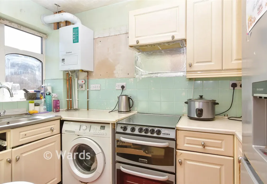 Kitchen - Knights Manor Way, Dartford, Kent - Wards of Kent