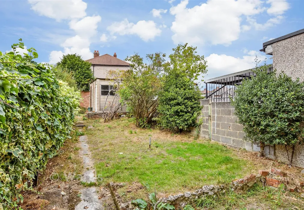 Rear Garden - Sutherland Avenue, Welling, Kent - Wards of Kent