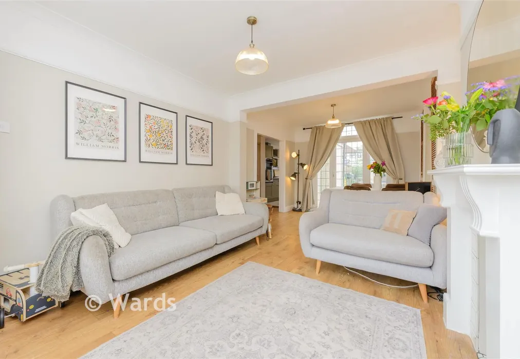 Lounge/Diner - Sutherland Avenue, Welling, Kent - Wards of Kent