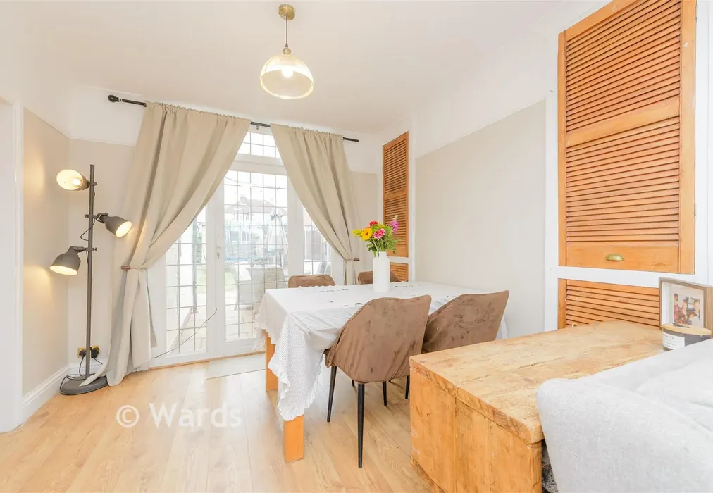 Lounge/Diner - Sutherland Avenue, Welling, Kent - Wards of Kent