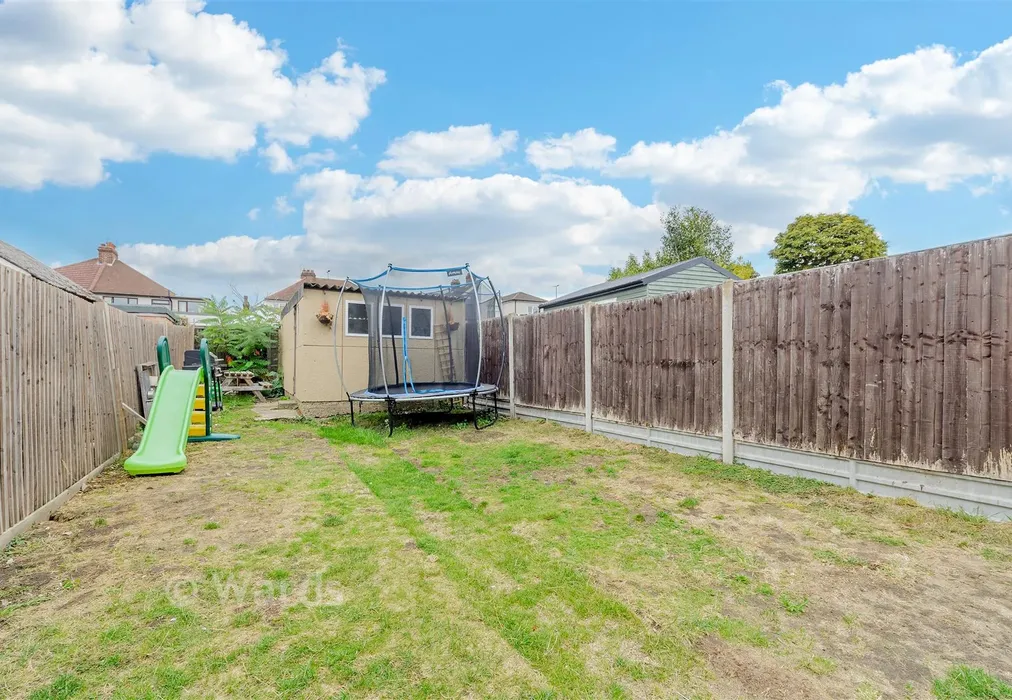Rear Garden - Sutherland Avenue, Welling, Kent - Wards of Kent